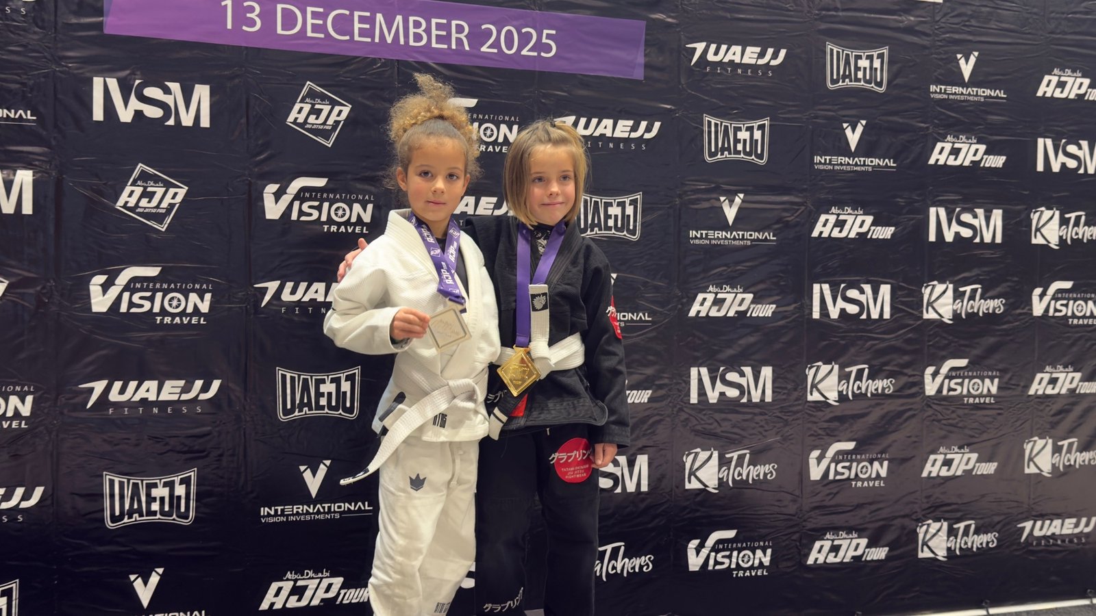 Aleyna with her silver medal at the Abu Dhabi AJP Tour in Morges, 13 December 2025, her first competition.